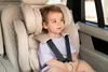 A young child is sitting in a car seat in a car. Voir les images du produit