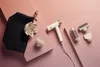 A white Shark SpeedStyle hair dryer with multiple attachments and a black storage bag are arranged on a pink and light gray background. Voir les images du produit