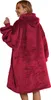 A woman is shown from the back wearing a red blanket sweatshirt. Produktbild-Vorschau
