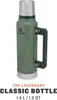A green Stanley Classic Bottle with a silver cap and handle. Náhled obrázku produktu