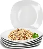 A stack of white square plates with one plate in the foreground filled with pasta and garnished with parsley. Anteprima dell’immagine prodotto