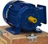 A blue electric motor is shown sitting on a wooden crate. Voir les images du produit