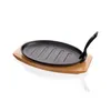 A cast iron grill pan with a wooden base, presented on a white background. Voir les images du produit