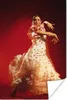 MuchoWow® Poster Eine Flamenco-Tänzerin vor einem roten Produktbild-Vorschau 1