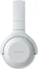 A close-up, studio shot of a white Philips headphone. Voir les images du produit