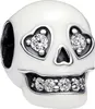 A close-up studio shot of a Pandora charm shaped like a skull. Produktbild-Vorschau
