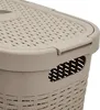 Close-up of the lid and side of a beige plastic laundry basket with a woven texture. Podgląd zdjęcia produktu