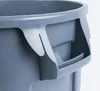 Poubelle Rubbermaid Brute grise 121 L Voir les images du produit 2