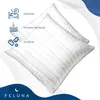 Two white pillows are shown with marketing icons and text on the left side. Produktbild-Vorschau