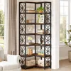 A corner bookshelf filled with decorative items and books in a well-lit room. Anteprima dell’immagine prodotto