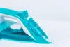 Close-up of the top part of a teal and white steam iron, focusing on the handle and water reservoir. Produktbild-Vorschau