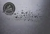 Anthrazit PVC-Fliesen, wasserabweisend, mit sichtbaren Wassertropfen auf der Oberfläche Produktbild-Vorschau