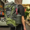A person wearing a backpack and carrying a water bottle in an urban environment. Anteprima dell’immagine prodotto