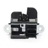 A close-up studio shot of a car trunk latch mechanism. Voir les images du produit
