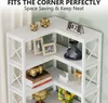 A white corner bookshelf filled with decorative items. Náhled obrázku produktu