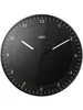 A black analog wall clock with white hands and hour markers. Voir les images du produit