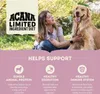 A woman is sitting on the grass with a golden retriever dog. The image is overlaid with text and graphics related to dog food. Voir les images du produit