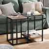 Detailansicht der SoBuy Stapeltische FBT99-F mit Holz- und Metallakzenten im Interieur Podgląd zdjęcia produktu