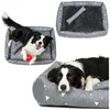 A collage of three images showing a dog in a dog bed. The dog bed is gray with a geometric pattern of white and yellow triangles. Anteprima dell’immagine prodotto