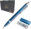 A blue Parker pen is displayed with its packaging, including a gift bag and a presentation box. Produktbild-Vorschau