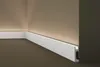 A white baseboard molding is installed in the corner of a room where the wall meets the floor. Produktbild-Vorschau