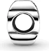 A close-up studio shot of a silver charm with a circular opening. Anteprima dell’immagine prodotto