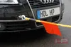 A tow rope attached to the front of a black Audi car. Podgląd zdjęcia produktu