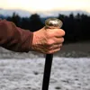 Edler Vintage Spazierstock aus Holz mit graviertem Produktbild-Vorschau 6