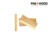 Several pieces of firewood are arranged on a white background, with a logo and text in the upper right corner. Produktbild-Vorschau