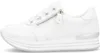 A side view of a white sneaker with a platform sole and a silver accent on the heel. Voir les images du produit
