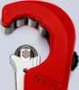 A close-up view of a red pipe cutter. Produktbild-Vorschau