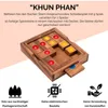 A wooden puzzle game with colorful pieces is shown in a wooden box with a lid. Text overlays describe the game's features and benefits. Produktbild-Vorschau