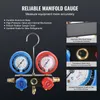 A manifold gauge set with two pressure gauges, valves, and hoses, presented against a dark background with feature callouts. Anteprima dell’immagine prodotto