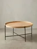 Seitenansicht des Design-Couchtischs, die seine schlanke Silhouette und die Proportionen der 40 cm Höhe sowie das filigrane, pulverbeschichtete Metallgestell hervorhebt._#sku_BARWL6.493# Produktbild-Vorschau