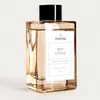 A clear studio shot of a reed diffuser bottle. Podgląd zdjęcia produktu