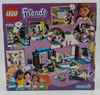 The image shows the packaging of a LEGO Friends Olivias Cupcake-Café set, featuring various scenes and characters from the toy. Náhled obrázku produktu