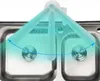 A diagram showing the spray pattern of a kitchen faucet over a double sink. Náhled obrázku produktu