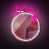 A neon sign in the shape of a sleeping cat is displayed in front of a circular mirror reflecting a pink bedroom interior. Produktbild-Vorschau