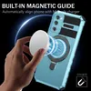 A hand is holding a magnetic charger near a phone case with a built-in magnetic ring. Anteprima dell’immagine prodotto