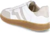 A side view of a white and beige Gant sneaker with a brown sole. Produktbild-Vorschau