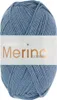 A ball of blue yarn with a white label. Produktbild-Vorschau