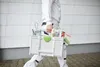 A person in white work clothes walks carrying a white Festool Systainer³ tool box filled with various painting and DIY tools. Anteprima dell’immagine prodotto