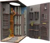 A miniature diorama of Diagon Alley from Harry Potter, with buildings and a character. Produktbild-Vorschau