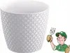 A white textured plant pot is shown next to a cartoon illustration of a gardener giving a thumbs up and holding a garden fork. Produktbild-Vorschau