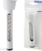 A white swimming pool thermometer is shown in two views: one isolated and one in its packaging. Voir les images du produit