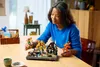 LEGO ICONS Chata a jesenná záhrada, Stavebnica, 18 rok / Náhľad obrázku produktu 26