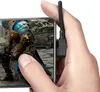A hand is holding a smartphone, with a game displayed on the screen. A black USB-C cable is plugged into the phone. Anteprima dell’immagine prodotto