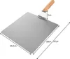 A pizza peel with dimensions indicated by text overlays. Voir les images du produit