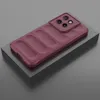 A burgundy phone case with a textured back is displayed on a gray surface. Produktbild-Vorschau