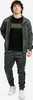 A young man stands facing the camera, wearing a tracksuit. Anteprima dell’immagine prodotto